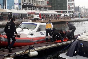 Denizde kalbi duran kadın i&ccedil;in seferber oldular!