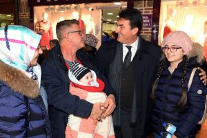 Bursa Osmangazi Belediye Başkanı D&uuml;ndar, &ccedil;arşı esnafını gezdi
