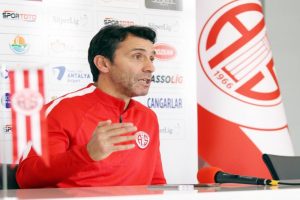 B&uuml;lent Korkmaz: "Kupalar i&ccedil;in sabır bekliyorum"