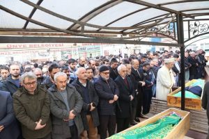 70 yıllık evli &ccedil;ift bir g&uuml;n arayla vefat etti