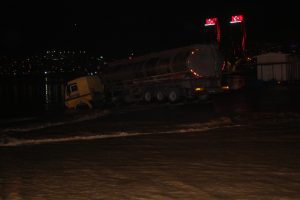 TIR denize d&uuml;şt&uuml;, faciadan d&ouml;n&uuml;ld&uuml;