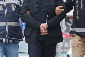 Tuhaf kokulu şeyler getirip g&ouml;t&uuml;r&uuml;yordu! Ger&ccedil;ek baskında ortaya &ccedil;ıktı