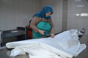 Bir &ccedil;ok kişi korkarken o Bursa'da 32 yıldır bu işi yapıyor