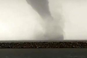 Antalya'da denizde &ccedil;ıkan hortum g&ouml;r&uuml;nt&uuml;lendi