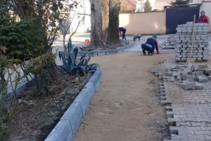 Bursa G&uuml;rsu yollarına parke taşı