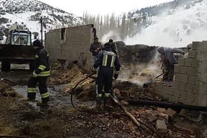 Ahırda &ccedil;ıkan yangın korkuttu