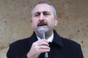 Adalet Bakanı G&uuml;l: Geleceğe emin adımlarla y&uuml;r&uuml;yeceğiz