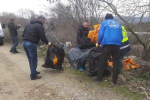 Bursa'da &ccedil;evre felaketi yaşanan dereye temizlik