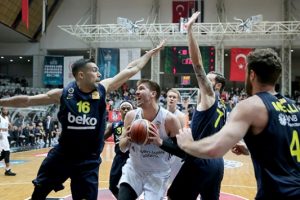 Fenerbah&ccedil;e derbide fark attı