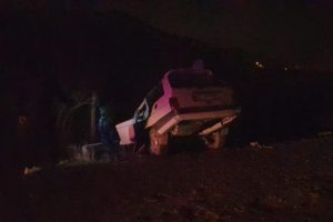 Bursa'da trakt&ouml;rle otomobil &ccedil;arpıştı: 5 yaralı