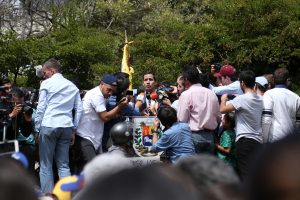 Venezuela'da muhalefet ve iktidar yanlılarından mitingler