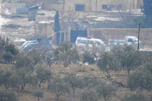 M&uuml;nbi&ccedil;'ten &ccedil;ıkmak isteyen halktan hara&ccedil; alıyorlar