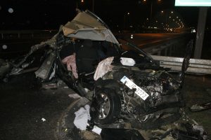 Bursa'da d&uuml;ğ&uuml;n d&ouml;n&uuml;ş&uuml; korkun&ccedil; kaza: 2'si ağır, 8 yaralı