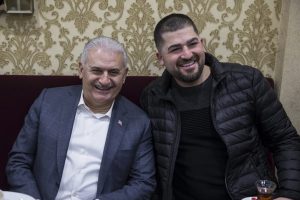 Binali Yıldırım, &Uuml;mraniye'de vatandaşlarla &ccedil;orba i&ccedil;ti
