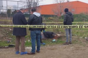 Bursa'da boş arazide boğazı kesilmiş halde bulundu
