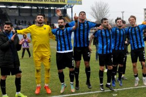 Karacabey Belediyespor'dan &ouml;nemli galibiyet