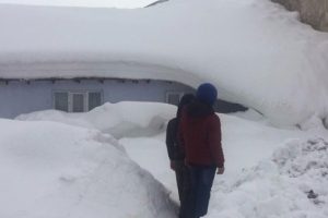 Karda 20 kilometre y&uuml;r&uuml;yen kişi ayak parmaklarından oluyordu