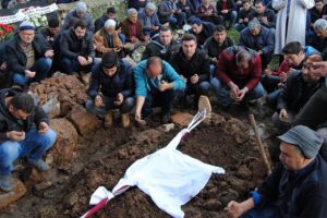 Selde nişanlısıyla &ouml;len &Ccedil;ağlar, son yolculuğa uğurlandı