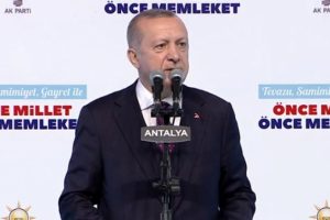 Cumhurbaşkanı Erdoğan: Bu se&ccedil;imler bir beka se&ccedil;imine d&ouml;n&uuml;şm&uuml;şt&uuml;r