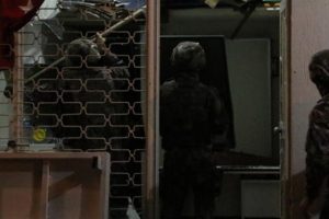 Polise direnen hırsıza '&Ouml;zel Harekat' m&uuml;dahale etti!