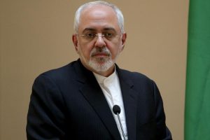 İran'da S&uuml;nni kadın b&uuml;y&uuml;kel&ccedil;inin Zarif ile fotoğraf &ccedil;ektirmesi tartışmaya yol a&ccedil;tı