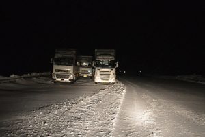 Tend&uuml;rek Ge&ccedil;idi'nde ağır tonajlı ara&ccedil;lar mahsur kaldı