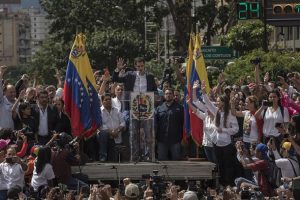 Venezuela'da muhalifler yeniden sokağa iniyor
