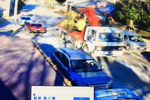 Bursa'da 6 tonluk iş makinesini vince y&uuml;kleyip &ccedil;aldılar