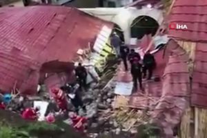 Otelin istinat duvarı yıkıldı: 15 &ouml;l&uuml;, 34 yaralı