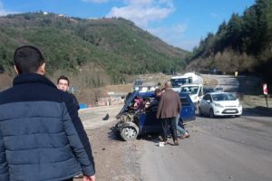 Bursa'da otomobil ile tır çarpıştı: 1 ağır yaralı