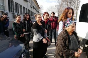 Bursa'da uyuşturucu satıcıları kameraya el salladı