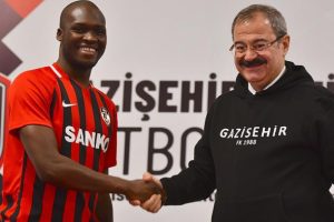 Gazişehir Gaziantep'te Moussa Sow ilk idmanına &ccedil;ıktı