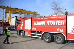 Tuzla tersaneler b&ouml;lgesinde gemi yangını: 2 &ouml;l&uuml;, 11 yaralı