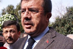 Zeybekci'den kendisini yemeğe davet eden Soyer'e: Yalnız gitmesinde fayda var