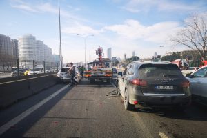 Zincirleme trafik kazası! Uzun ara&ccedil; kuyrukları oluştu