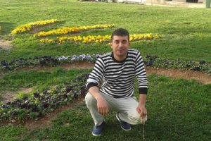 Trakt&ouml;r&uuml;n altında kalarak ağır yaralanan s&uuml;r&uuml;c&uuml; &ouml;ld&uuml;