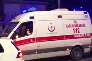 CHP il&ccedil;e binası &ouml;n&uuml;nde kavga: Yaralılar var