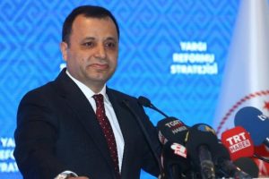AYM Başkanlığına Arslan'ın yeniden se&ccedil;ilmesi Resmi Gazete'de