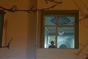 &Ouml;devlerini yapmadığı i&ccedil;in evden ka&ccedil;tı! Bakın nerede bulundu?