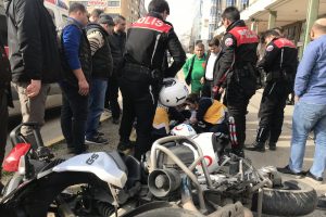 Bursa'da tekerleği raylara giren yunus polisi hastanelik oldu