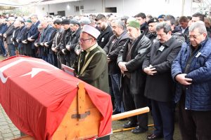 Gemi yangınında &ouml;len Semih Solak toprağa verildi