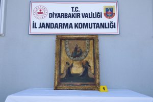 Roma d&ouml;nemine ait altın işlemeli 2 tablo ele ge&ccedil;irildi