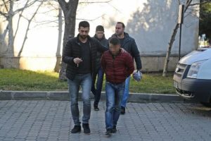 'Hırsız' diyerek fotoğrafını paylaşan market sahibini yaraladı