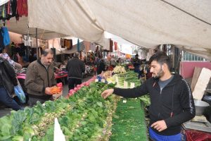 Hortum, meyve ve sebze fiyatlarını ikiye katladı