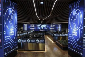 Borsa 8 ayın en y&uuml;ksek kapanışını yaptı