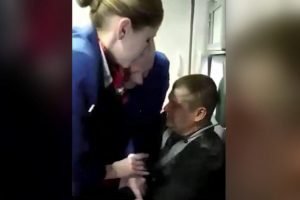 Sarhoş yolcu nedeniyle Antalya u&ccedil;ağı So&ccedil;i'ye acil iniş yaptı