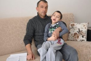 Nadir g&ouml;r&uuml;len hastalığa yakalandı! Minik Metehan...