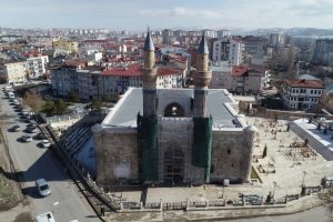 23 yıl s&uuml;ren restorasyonda sona gelindi