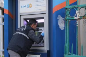 Adana'da ATM'de d&uuml;zenek bulundu