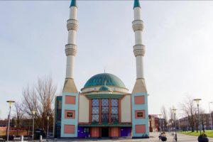 Hollanda'daki M&uuml;sl&uuml;manlardan cami saldırılarına karşı g&uuml;venlik talebi